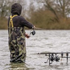 Vadeadores Avid Carp 420D Camo Chest 41 Vadeadores Avid Carp 420D Camo Chest -Fox Tienda de ventas A0620217 2220420D20Camo20Chest20Waders ls 09 550x550 1