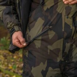 Traje De Camuflaje Avid Carp Arctic 50 31 Traje De Camuflaje Avid Carp Arctic 50 -Fox Tienda de ventas Avid20Carp20Arctic205020Camo20Suit12 550x550 1