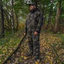 Traje De Camuflaje Avid Carp Arctic 50 38 Traje De Camuflaje Avid Carp Arctic 50 -Fox Tienda de ventas Avid20Carp20Arctic205020Camo20Suit19 550x550 1