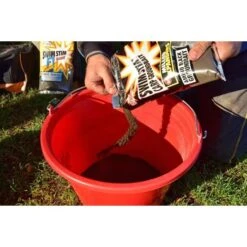 DYNAMITE BAITS Expansores Fresados Dynamite Swim Stim Amino Original 750g -Fox Tienda de ventas SEQ 2 2 Now pour in three times as much of Black Milled Expander groundbait 550x550w