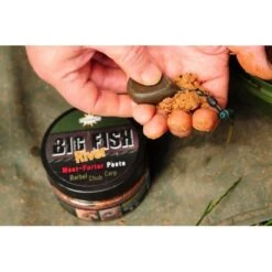 DYNAMITE BAITS Dinamita Big Fish River Paste Meat Furter -Fox Tienda de ventas meat furter paste 550x550w